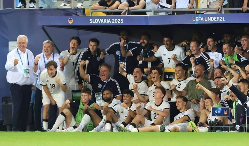 开云官网-科维托娃焦点对战，莱万多夫斯基与60激战TES分钟，出色防守胜负难料！